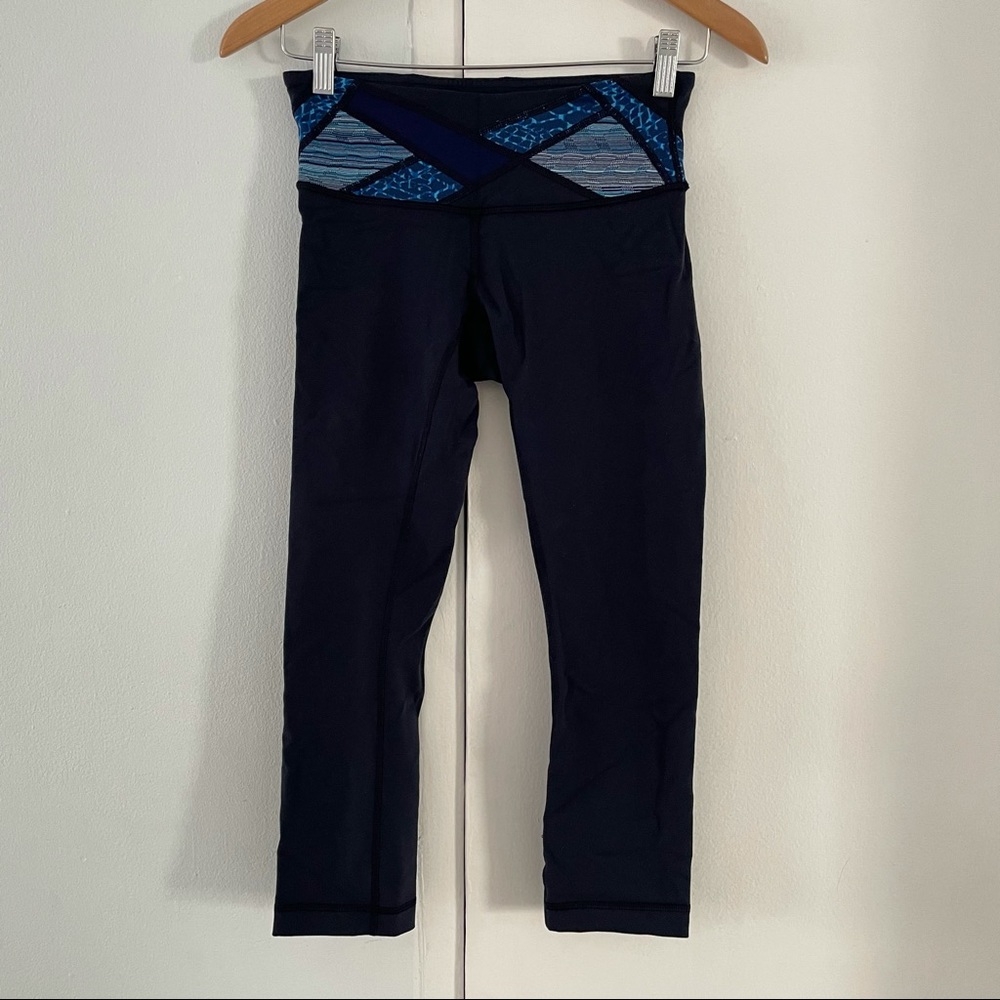 LULULEMON Navy Capri Yoga Leggings NWOT 4